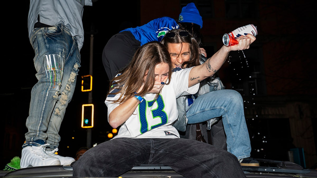 Seahawks fan crack open a beer