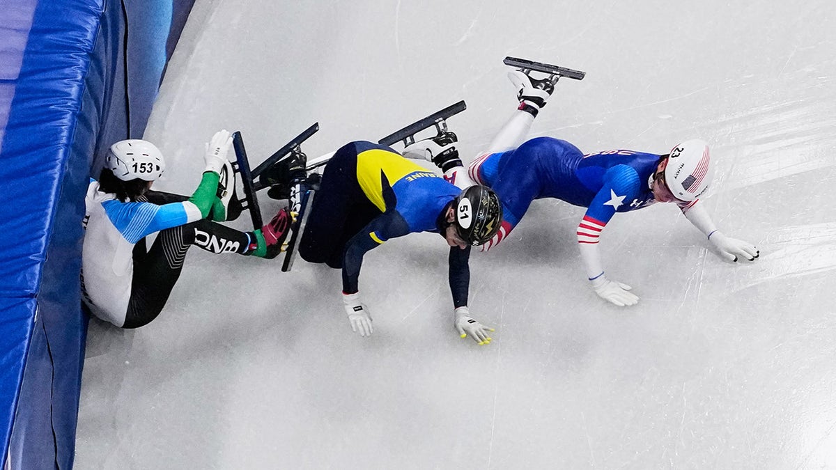 Three speedskaters crash