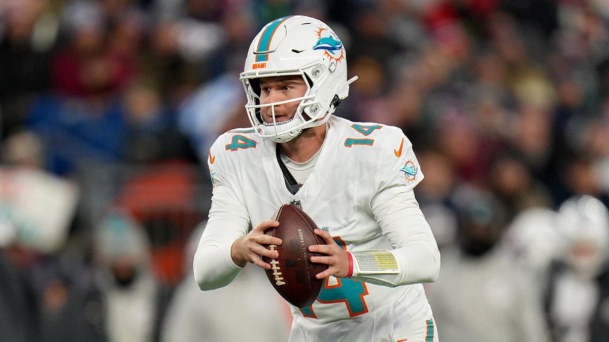 Quinn Ewers looks to throw