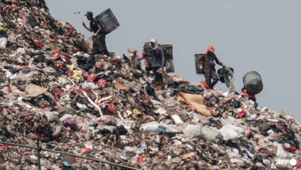 Indonesia landfill collapse kills four