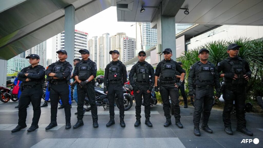 Malaysia detains 6 locals aged 16 to 21 in Islamic State-linked extremism probe; warns of more arrests