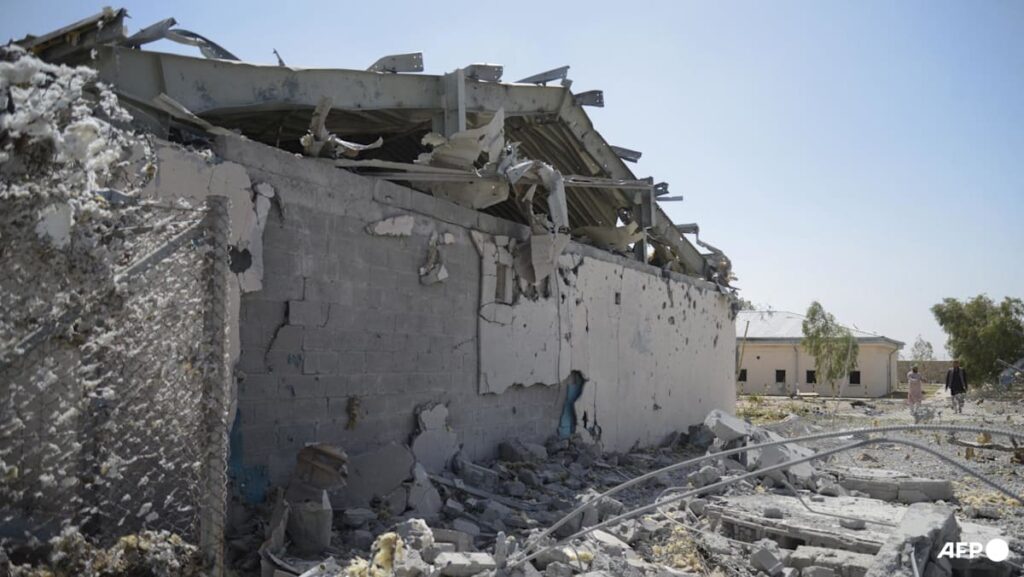 UN delivers emergency aid to Afghans displaced by conflict with Pakistan UN delivers emergency aid to Afghans displaced by conflict with Pakistan