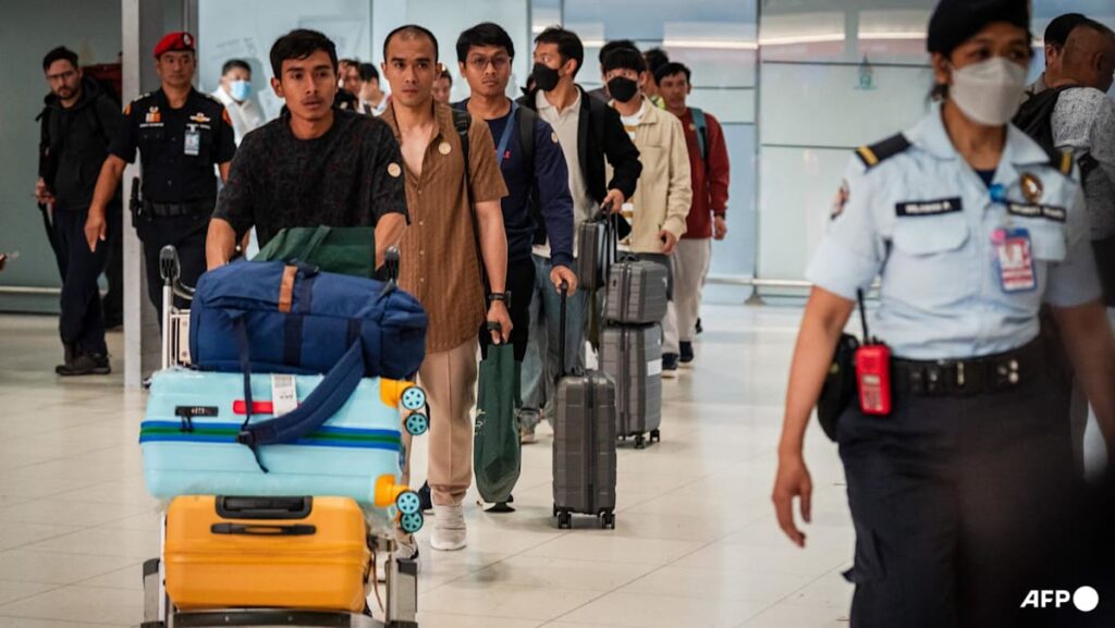 20 Thai sailors return home after vessel attacked in Gulf