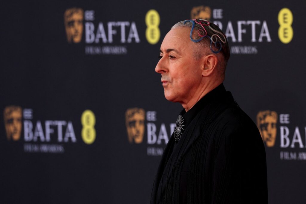 Alan Cumming Addresses ‘Triggering’ Tourette’s Incident at Awards Ceremony Alan Cumming Addresses ‘Triggering’ Tourette’s Incident at Awards Ceremony