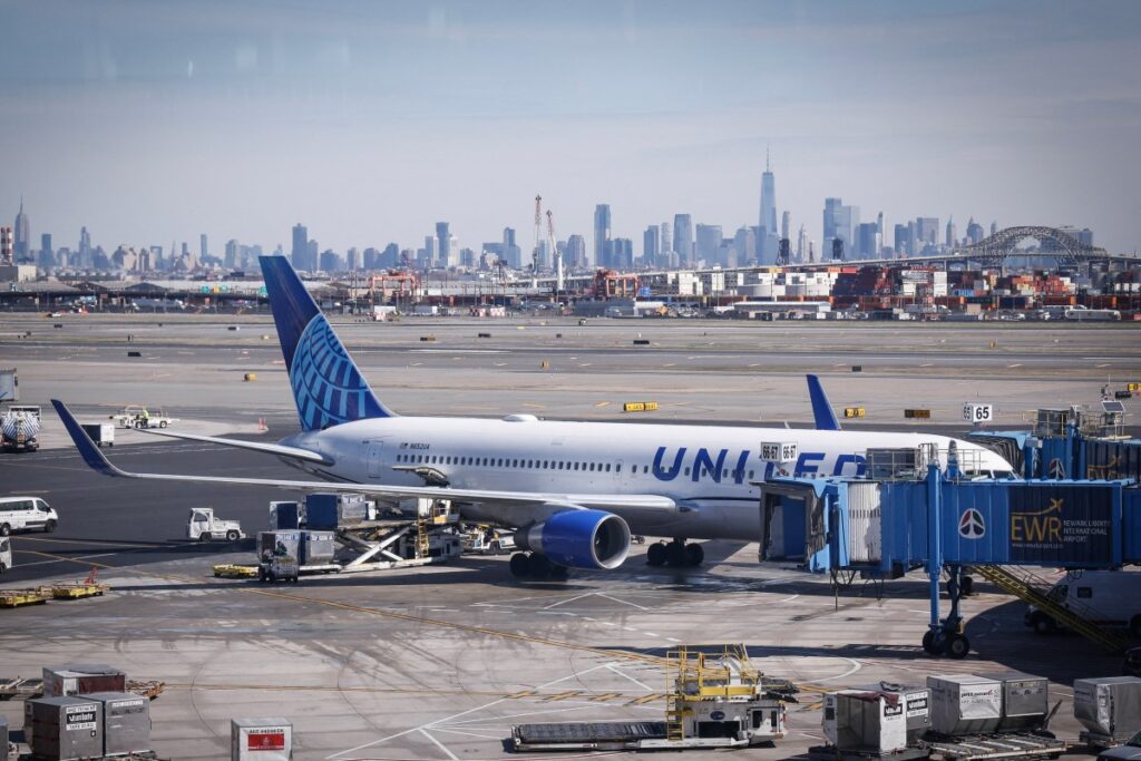 United Airlines Planning to Cut Flights Amid Soaring Oil Prices United Airlines Planning to Cut Flights Amid Soaring Oil Prices