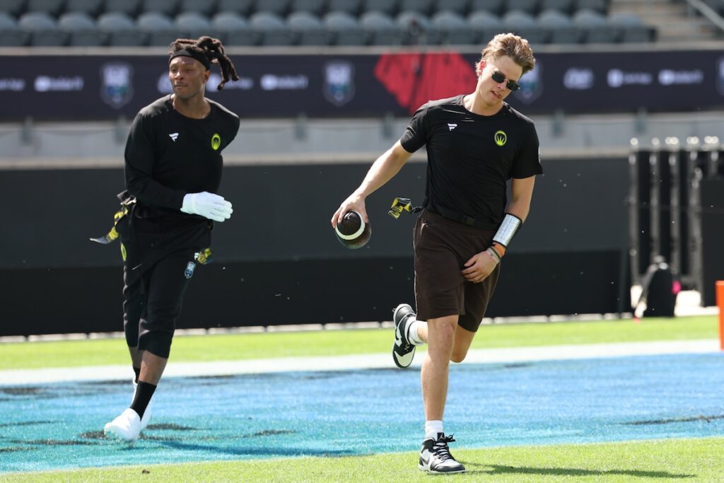 DeAndre Hopkins Hints at Joining Joe Burrow, Bengals in Cryptic Post DeAndre Hopkins Hints at Joining Joe Burrow, Bengals in Cryptic Post