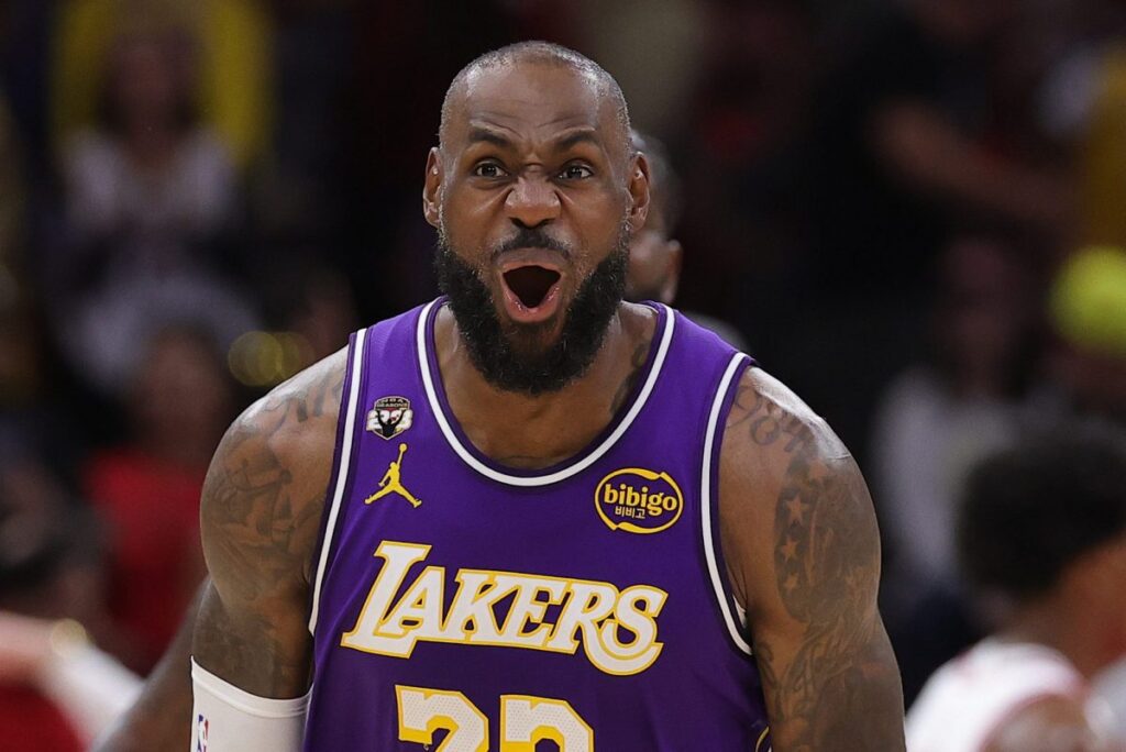 Lakers’ LeBron James Starts Record 1,612th NBA Game With Monster Dunk