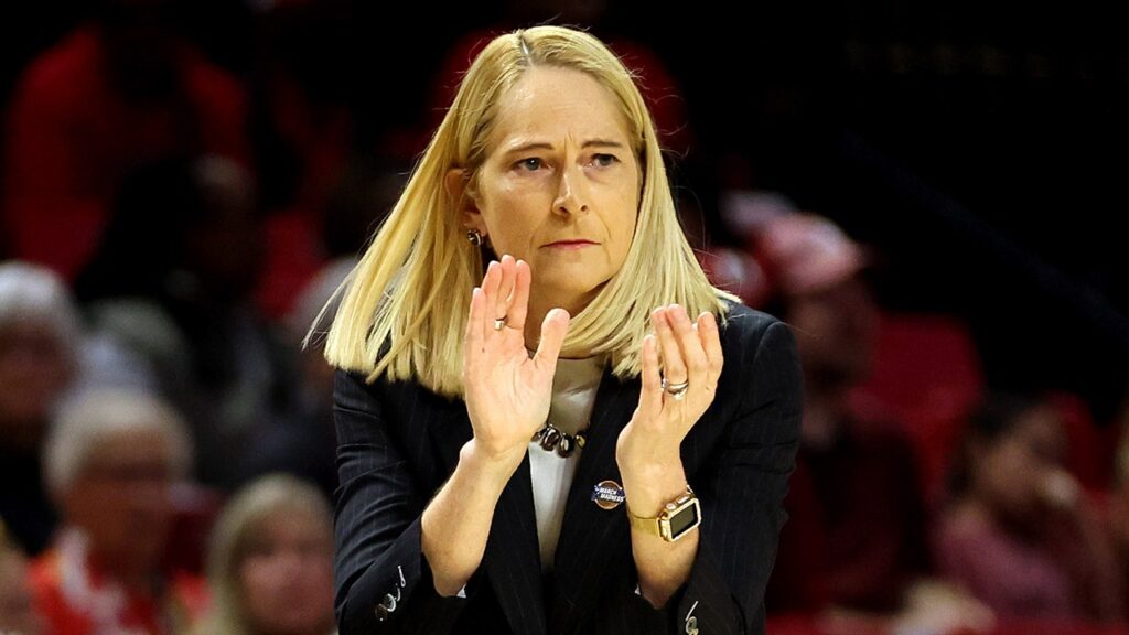 Maryland basketball coach has intense moment with player during March Madness game Maryland basketball coach has intense moment with player during March Madness game