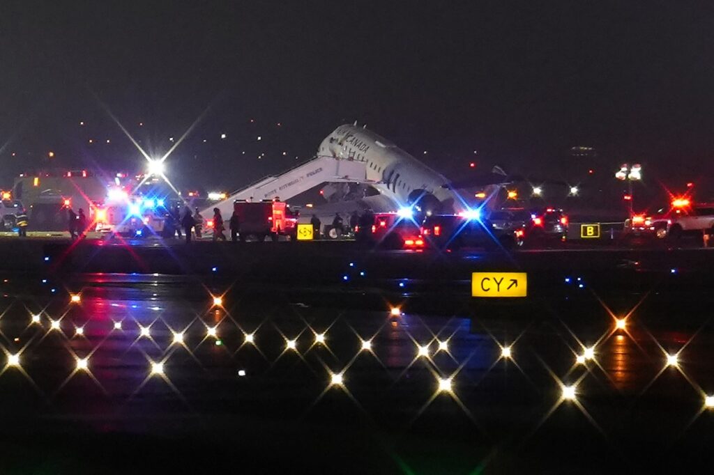 LaGuardia Airport Crash: Air Canada Plane Collision Causes Closure LaGuardia Airport Crash: Air Canada Plane Collision Causes Closure