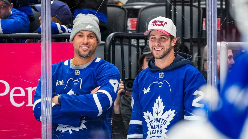 Blue Jays stars caught sitting in wrong seats at Maple Leafs game in hilarious moment Blue Jays stars caught sitting in wrong seats at Maple Leafs game in hilarious moment