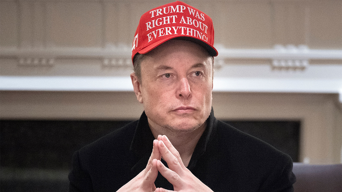 elon musk wearing a Trump hat