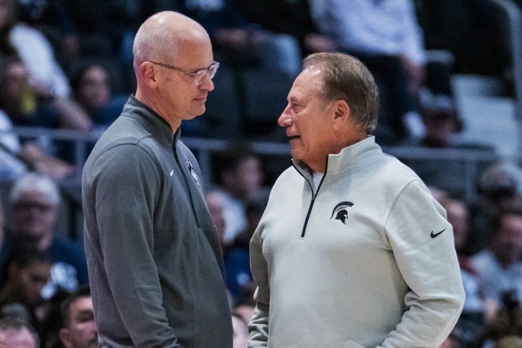 Dan Hurley, Tom Izzo Draw Attention With Postgame Handshake at Sweet 16 Dan Hurley, Tom Izzo Draw Attention With Postgame Handshake at Sweet 16