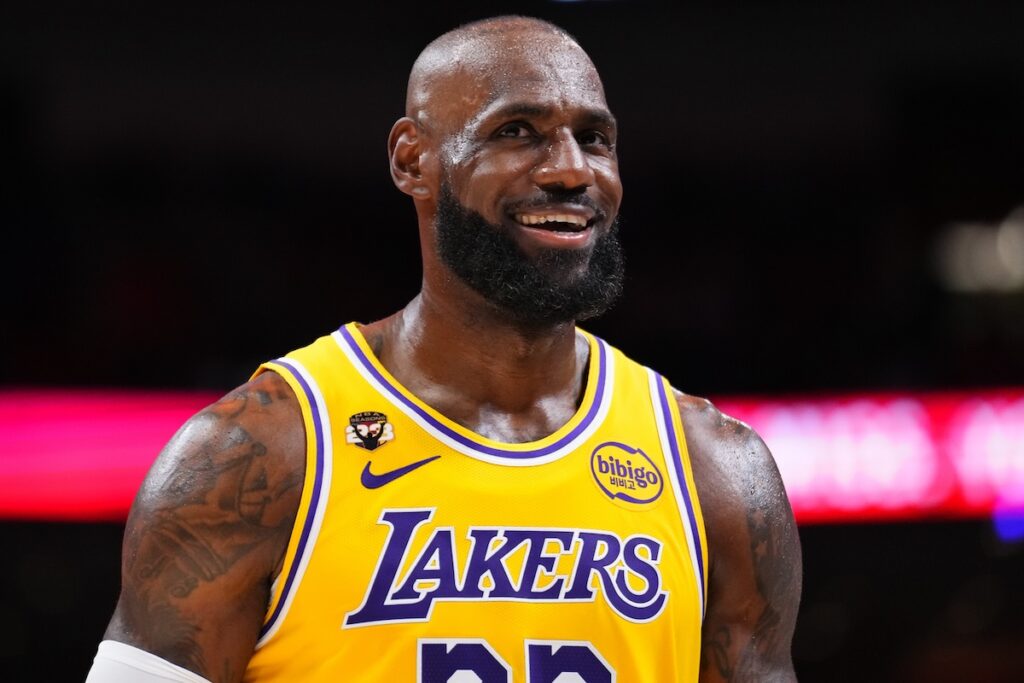 LeBron James Sends 5-Word Message on Bryce James, Arizona in Final Four LeBron James Sends 5-Word Message on Bryce James, Arizona in Final Four