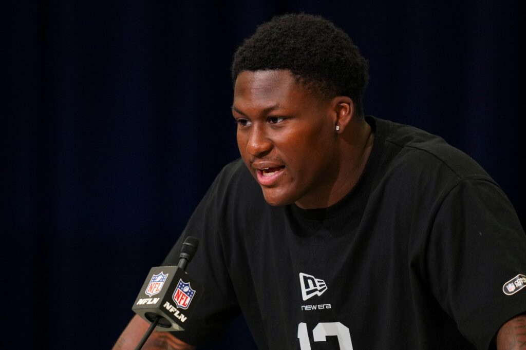 Top Prospect Makes Heartwarming Pitch to Dallas Cowboys