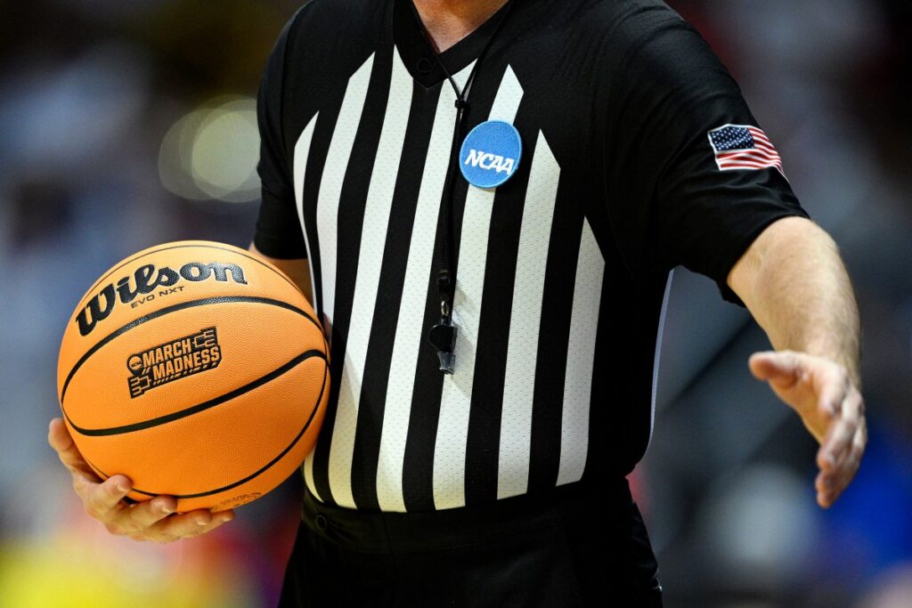 NCAA Officials Blasted After ‘Ruining’ Tennessee–Virginia Finish NCAA Officials Blasted After ‘Ruining’ Tennessee–Virginia Finish