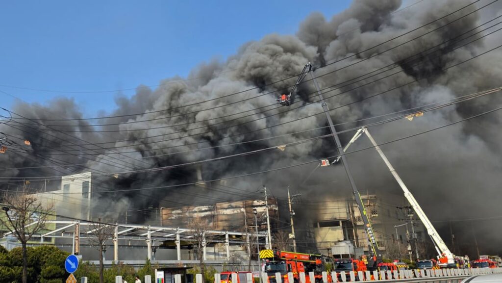 Fire at Korean car parts factory kills 10, injures 59, 4 missing Fire at Korean car parts factory kills 10, injures 59, 4 missing