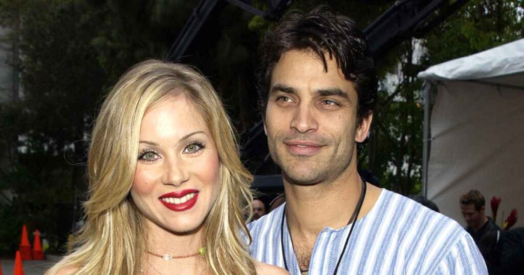 Looking Back at Christina Applegate and 1st Husband Johnathon Schaech’s Relationship Timeline Looking Back at Christina Applegate and 1st Husband Johnathon Schaech’s Relationship Timeline