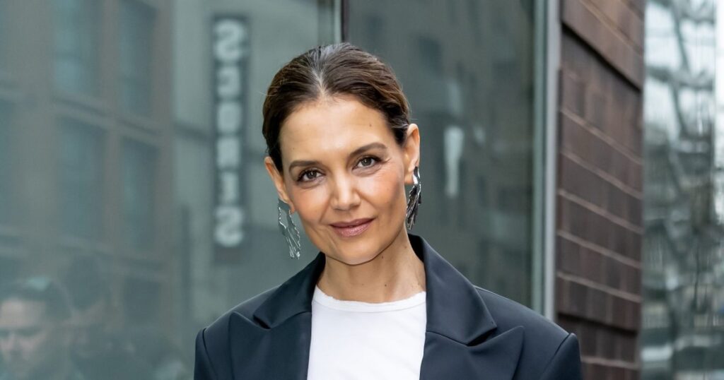 Katie Holmes Wore the Comfy Mary Jane Flats That Shoppers Love for ‘Walking Around All Day’ Katie Holmes Wore the Comfy Mary Jane Flats That Shoppers Love for ‘Walking Around All Day’