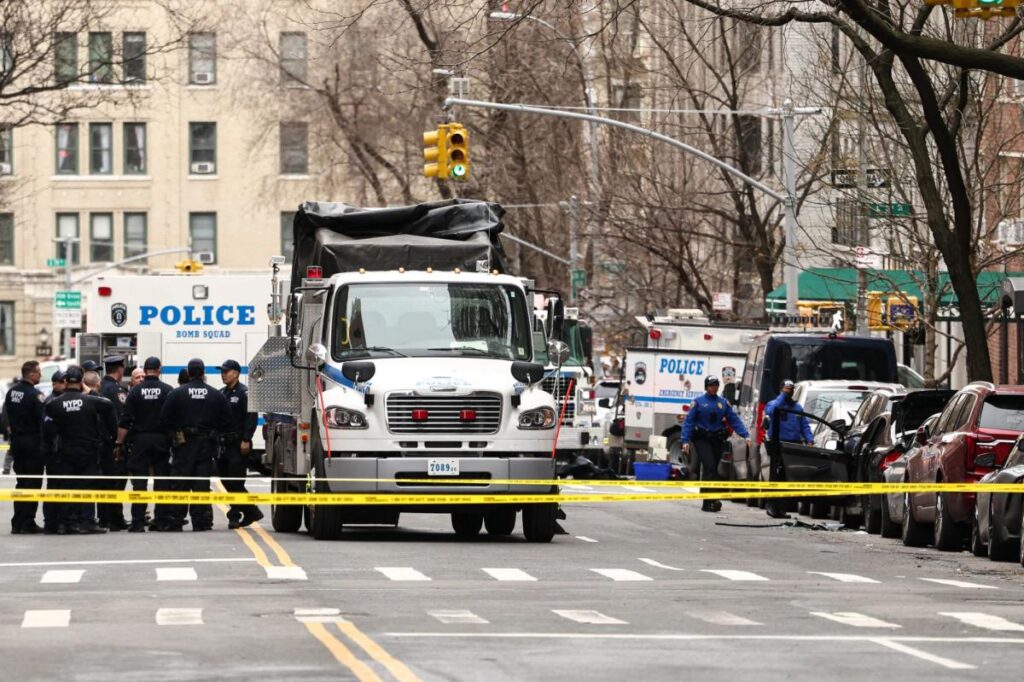 Ex-Memorial Sloan Kettering Cancer Center employee arrested for bomb threat at NYC hospital Ex-Memorial Sloan Kettering Cancer Center employee arrested for bomb threat at NYC hospital