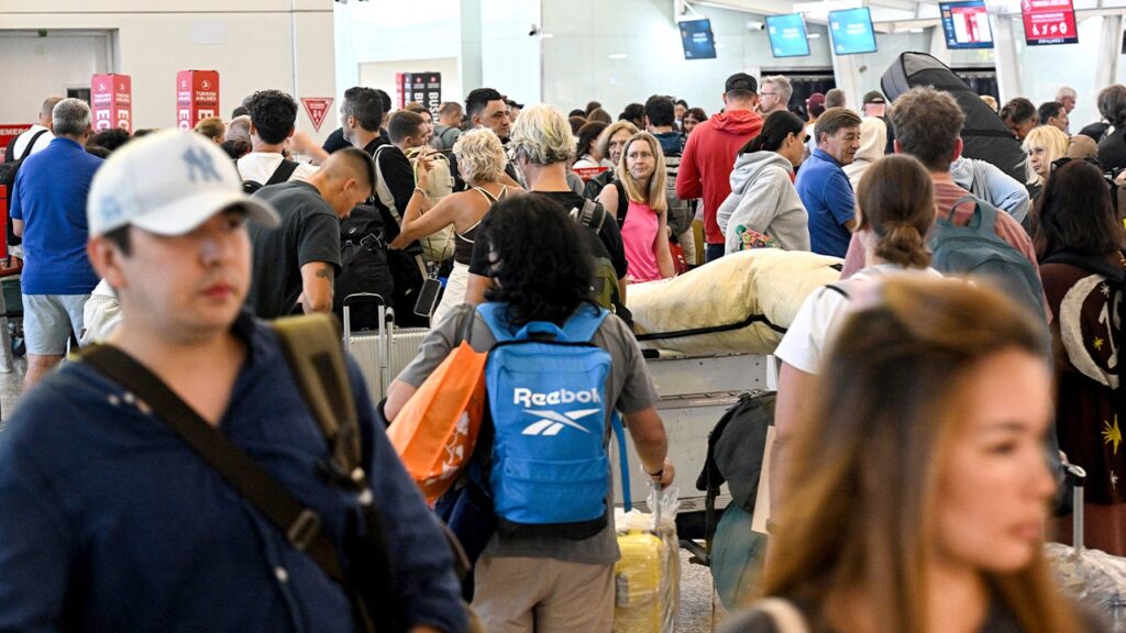 Americans in more than a dozen Middle East nations urged to flee