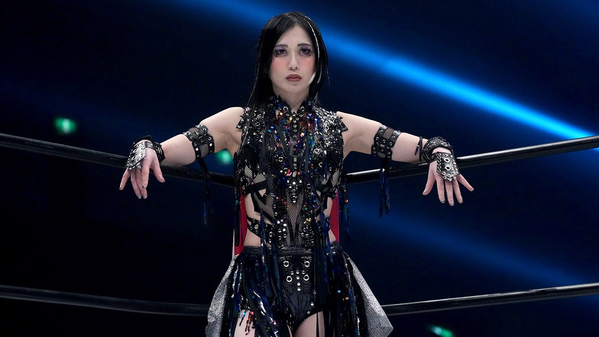 Saya Kamitani wrestles for Stardom