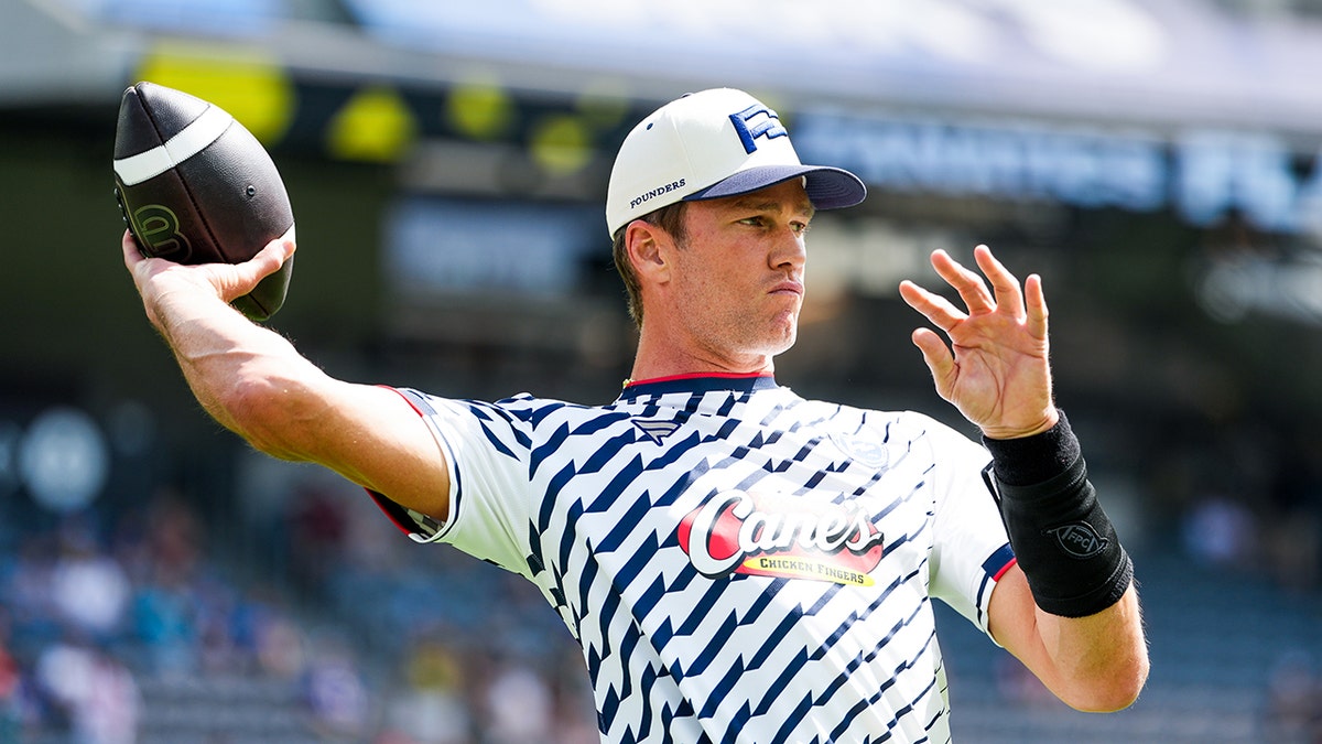 Tom Brady throws pass