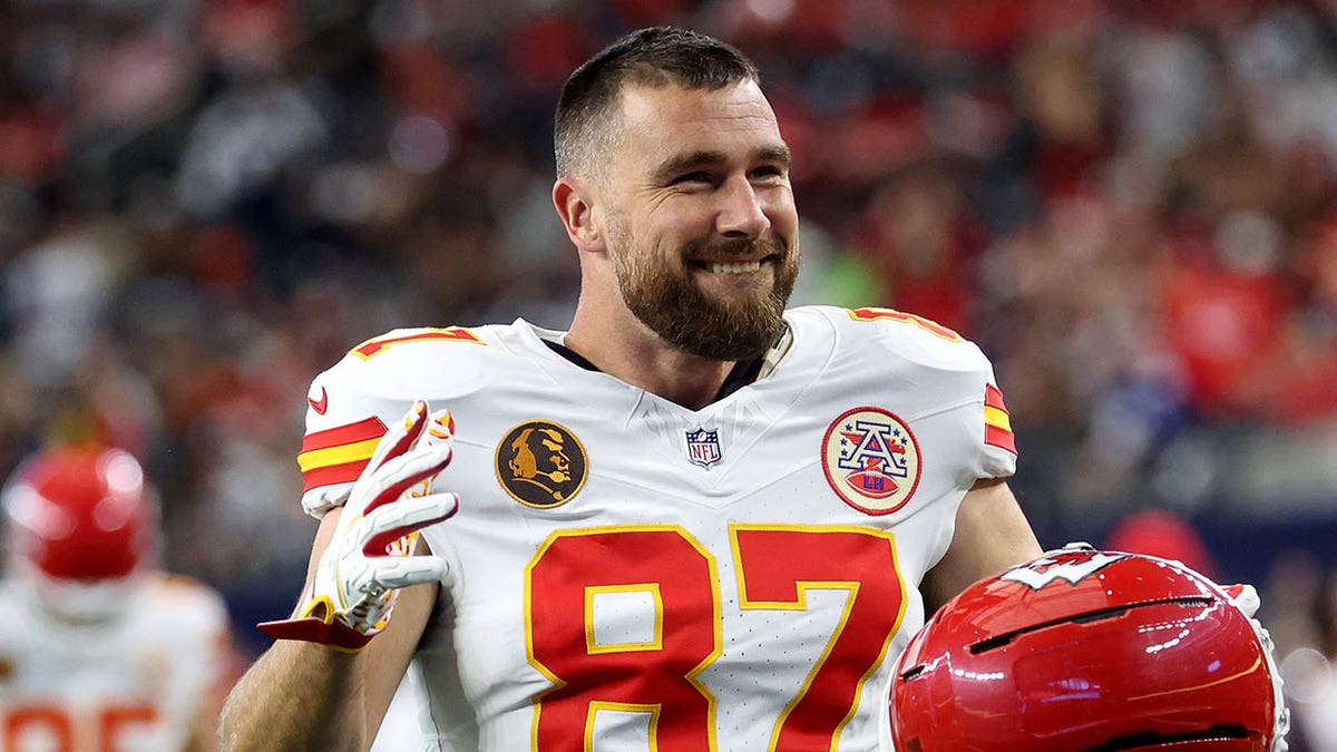 Travis Kelce smiles