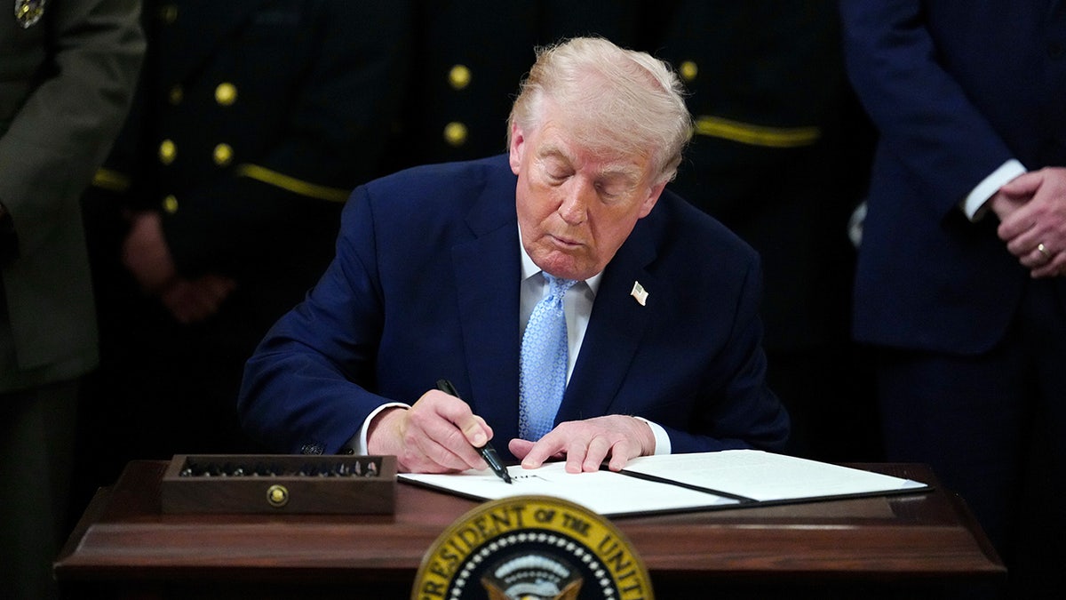 Trump signs an executive order