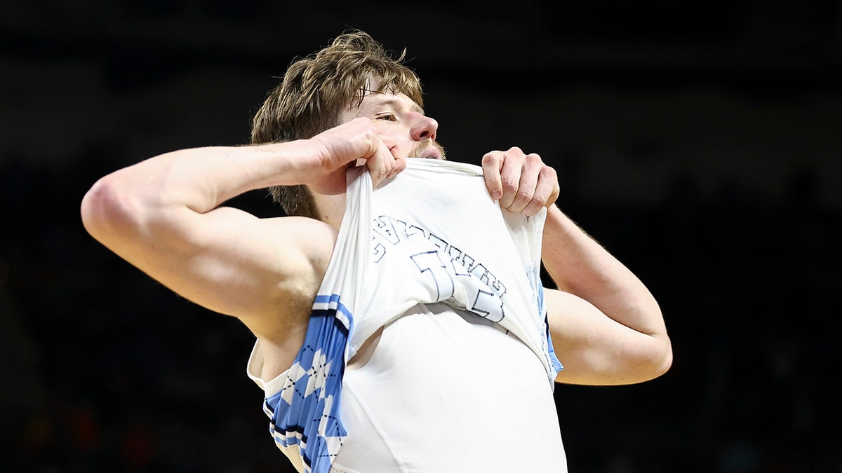 Henri Veesaar reacts on court