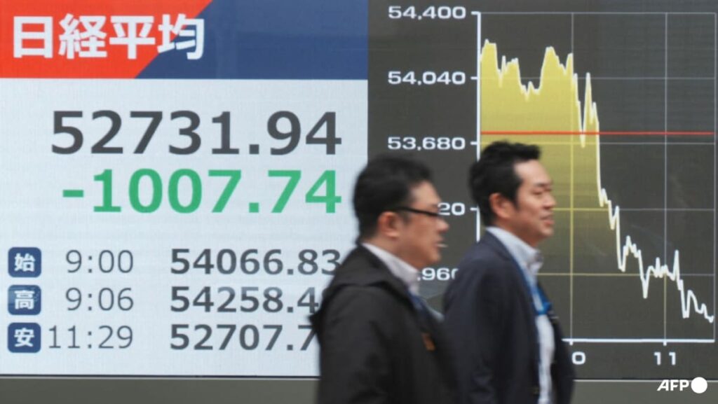 Asian stocks reverse as investors await news on US-Iran peace talks