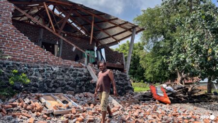 Shallow Indonesian 4.9-magitude quake damages houses, injures residents
