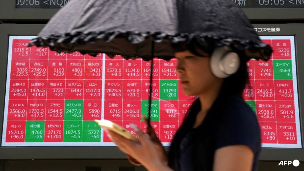 Crude extends gains as Trump considers latest Iran proposal