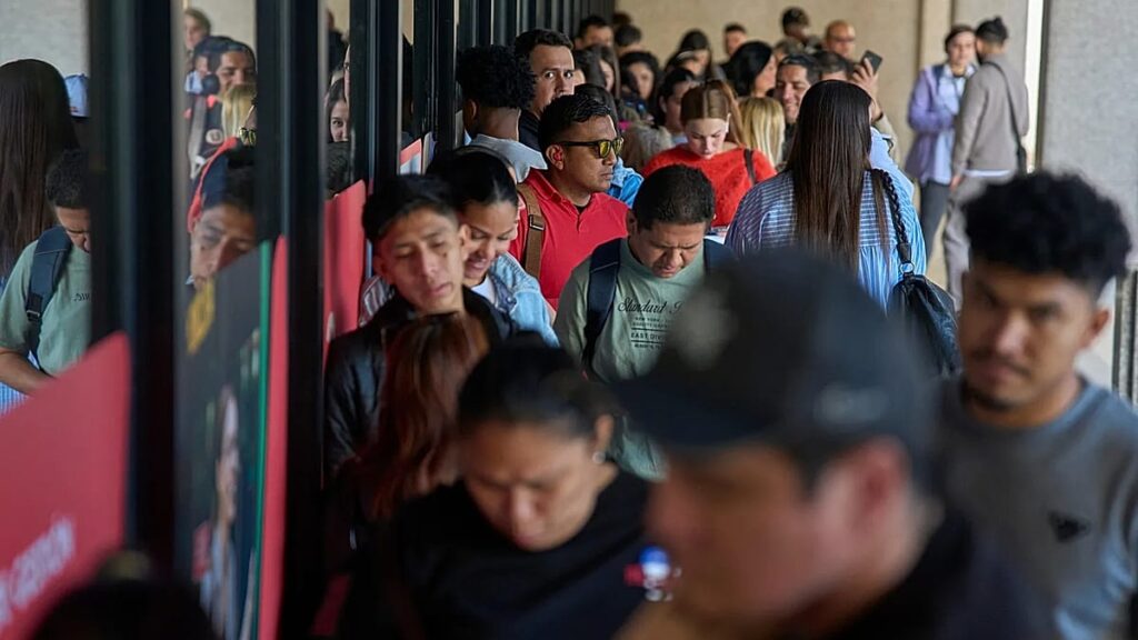 Spain immigration officers cancel strike ahead of migrant amnesty Spain immigration officers cancel strike ahead of migrant amnesty