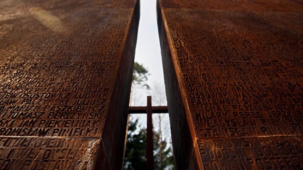 Moscow sparks outrage with ‘Polish Russophobia’ show at Katyn site