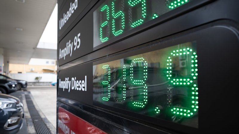 Retailers face fines for not reporting prices under expanded FuelWatch scheme Retailers face fines for not reporting prices under expanded FuelWatch scheme