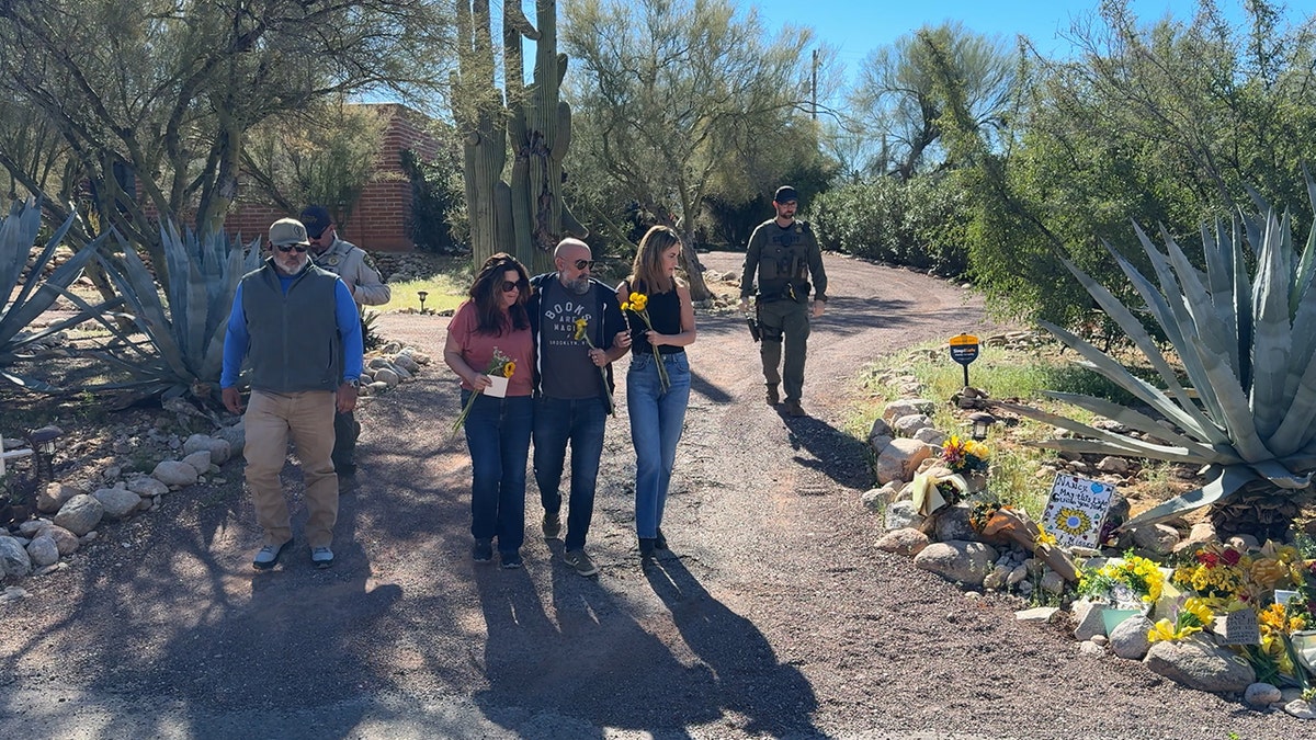 Annie Guthrie standing with husband Tommaso Cioni and Savannah Guthrie outside Nancy Guthrie's home