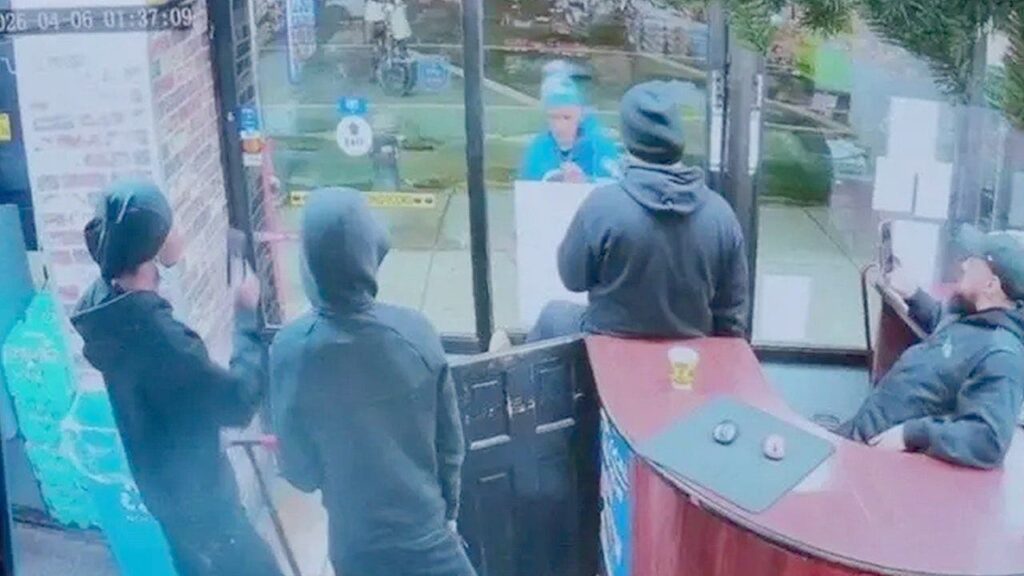 Man caught on video wielding 13-inch kitchen knife at NYC grocery store moments before police shoot him Man caught on video wielding 13-inch kitchen knife at NYC grocery store moments before police shoot him