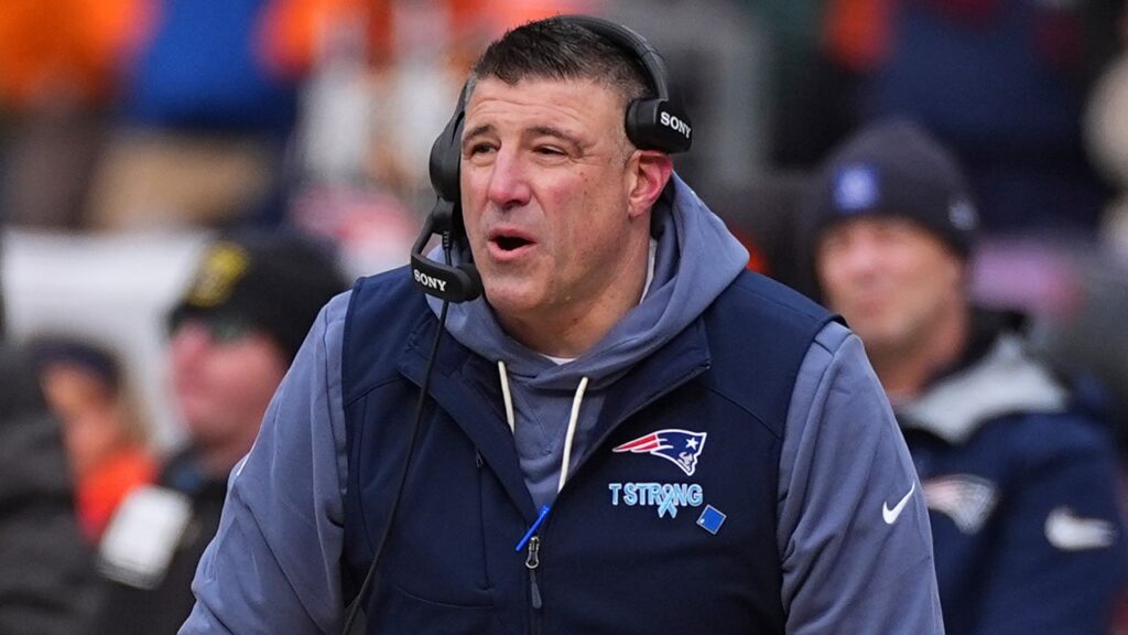 Patriots coach Mike Vrabel responds after photos with New York Times NFL reporter leak Patriots coach Mike Vrabel responds after photos with New York Times NFL reporter leak