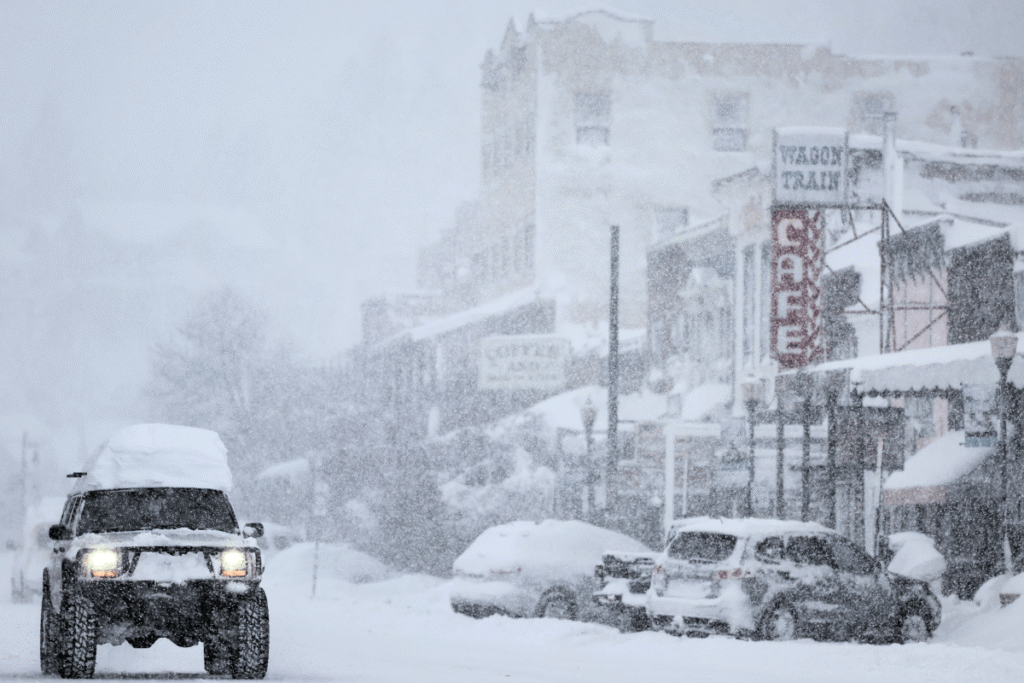 Winter storm warning as 4 feet of snow to strike: ‘Life‑threatening’