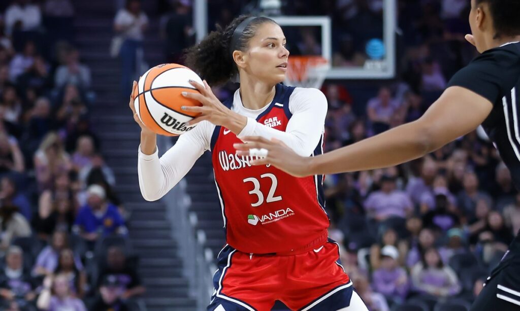 Dallas Wings Sign 3-Time WNBA Champion 1 Day After Drafting Azzi Fudd No. 1 Dallas Wings Sign 3-Time WNBA Champion 1 Day After Drafting Azzi Fudd No. 1