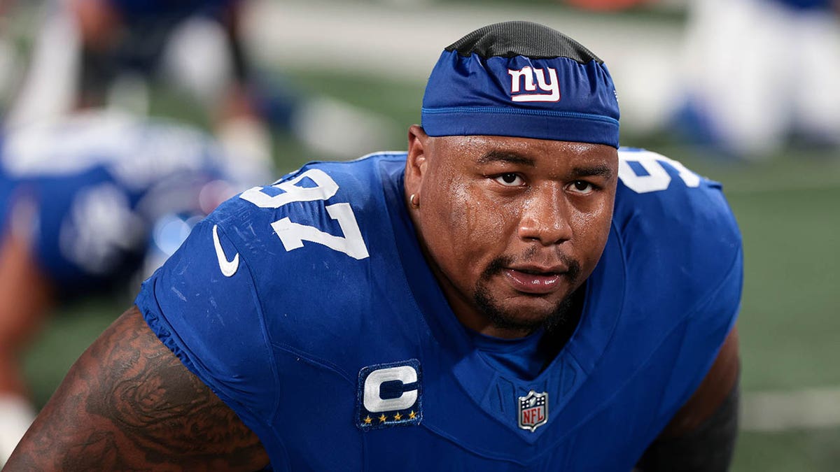 Dexter Lawrence warming up on the field at MetLife Stadium