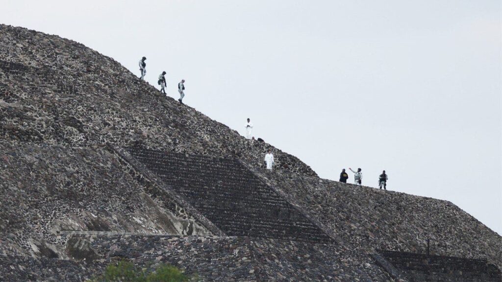 Mexico pyramid shooter who took hostages and killed 1 is identified