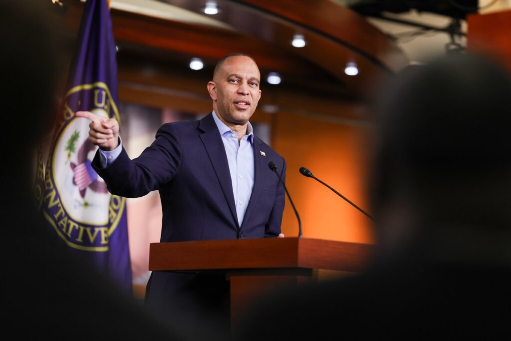 Jeffries Targets Florida GOP in Redistricting Warning After Virginia Win