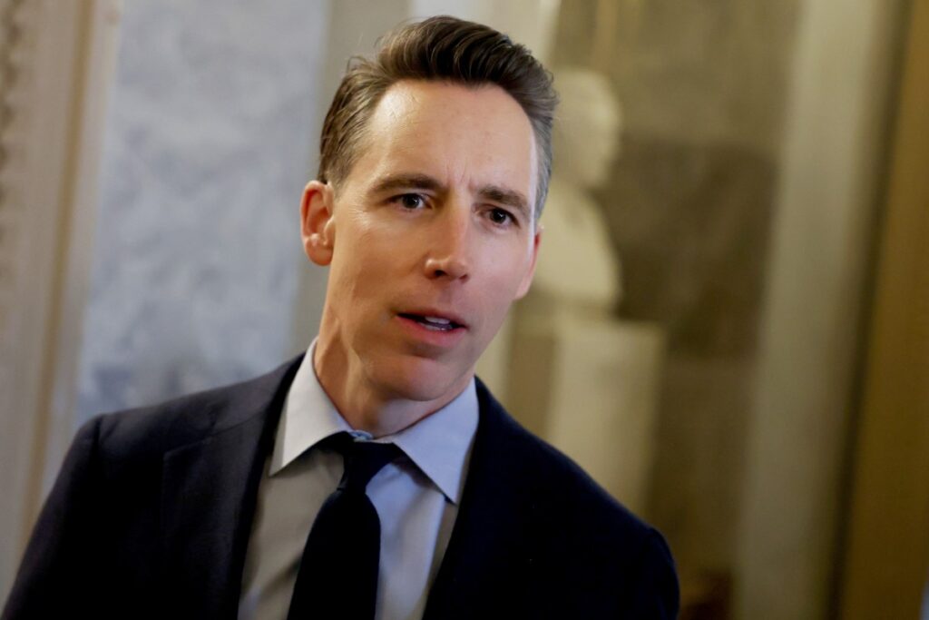 Senator Calls for Hearing Over Trump’s Security as Ballroom Pressure Grows