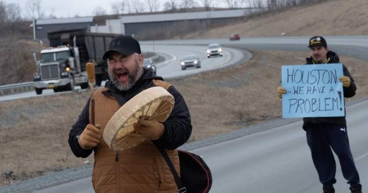 N.S. chiefs call for moratorium on cannabis raids after last week’s highway protests N.S. chiefs call for moratorium on cannabis raids after last week’s highway protests