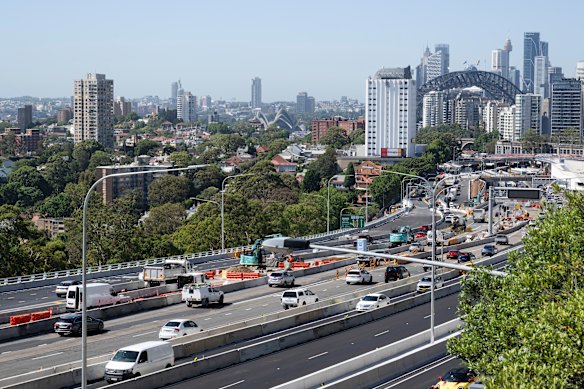 The Warringah Freeway is used by more than 250,000 motorists a day.