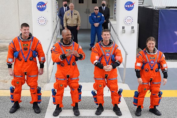 Jeremy Hansen, Victor Glover, Reid Wiseman and Christina Koch on their way to the launch pad.