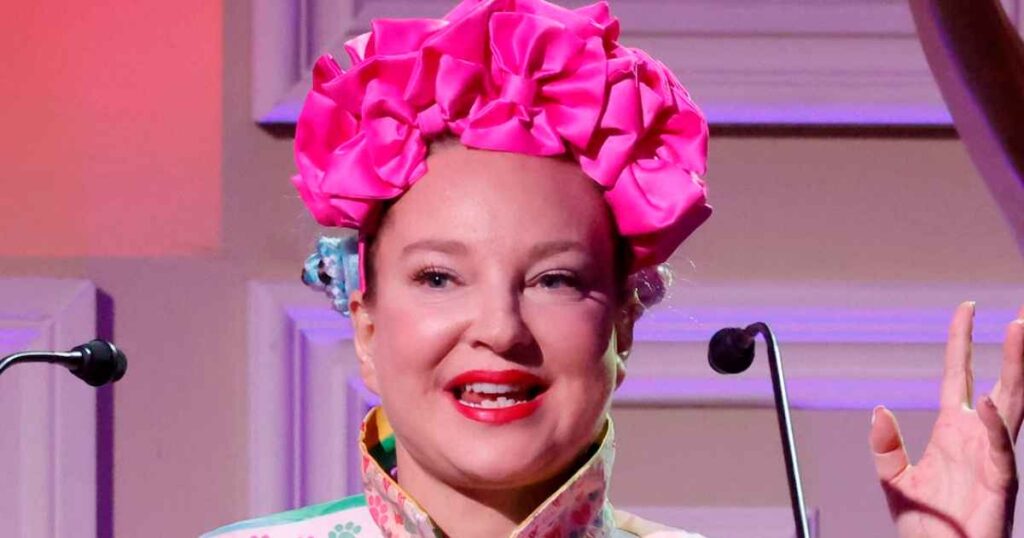 Sia Addresses ‘Incredibly High’ K Child Support Payments to Ex Dan Bernad: ‘Trying to Buy Peace’ Sia Addresses ‘Incredibly High’ K Child Support Payments to Ex Dan Bernad: ‘Trying to Buy Peace’