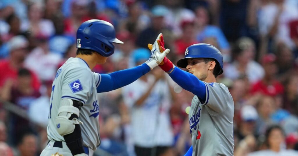 You’ve Done It a Thousand Times — But Who Actually Invented the High-Five? Inside the Debated Origin