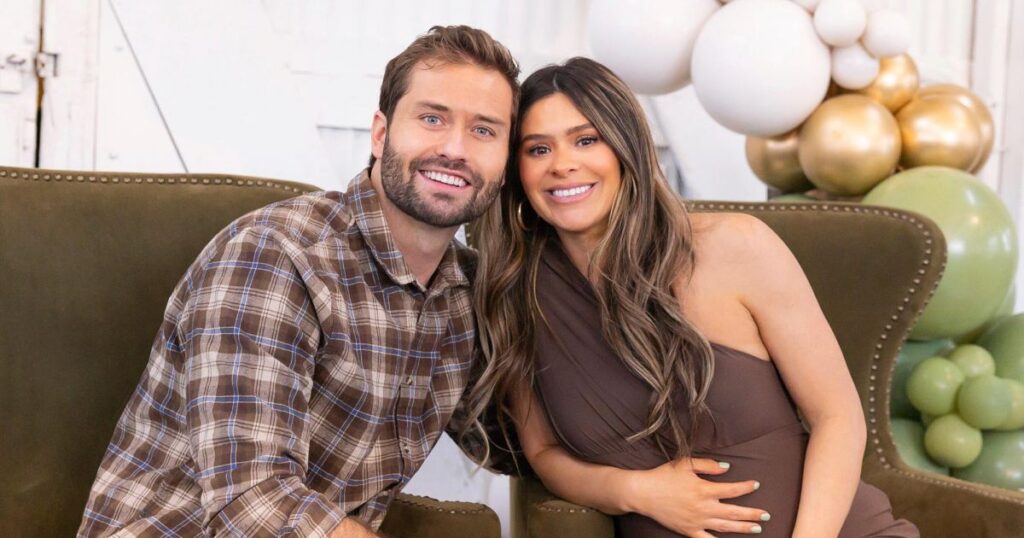 ‘Secret Lives of Mormon Wives’ Stars Taylor Frankie Paul and Dakota Mortensen’s Relationship Timeline ‘Secret Lives of Mormon Wives’ Stars Taylor Frankie Paul and Dakota Mortensen’s Relationship Timeline